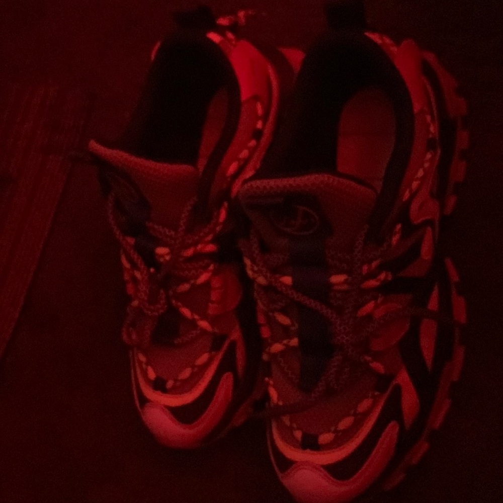 I am selling a pair of Javi’s size 8.5 for men